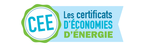 Logo des Certificats d’Économies d’Énergie CEE illustrant le dispositif d’incitation aux économies d’énergie en France. Le visuel montre une forme circulaire verte avec un contour en pointillés contenant les lettres CEE en bleu clair, à côté du texte Les certificats d’économies d’énergie écrit en bleu et vert. Ce graphisme est utilisé pour expliquer le fonctionnement du mécanisme des CEE, un outil réglementaire visant à encourager les acteurs à réaliser des travaux d’efficacité énergétique et à réduire la consommation d’énergie des ménages et des entreprises. Idéal pour accompagner un article détaillant les principes, les obligations et les avantages des Certificats d’Économies d’Énergie.