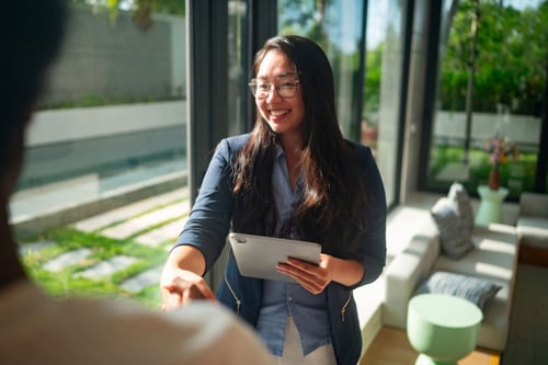 Pourquoi les propriétaires sont-ils moins enclins à louer leurs biens à des freelances ? Et comment trouver un logement en étant indépendant ?