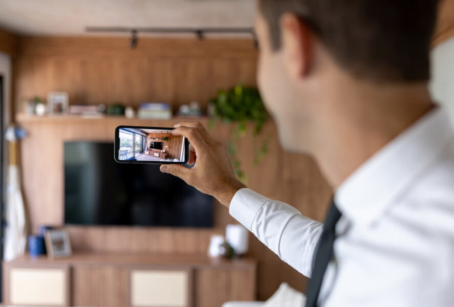 Découvrez les enjeux de la digitalisation des agences immobilières. Quelles sont les clés pour allier performance, humain et expérience client au top ?